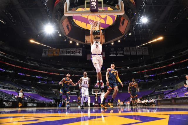 开云网站-詹皇点名表扬年轻的塔克，刚满20岁的他有何本事？