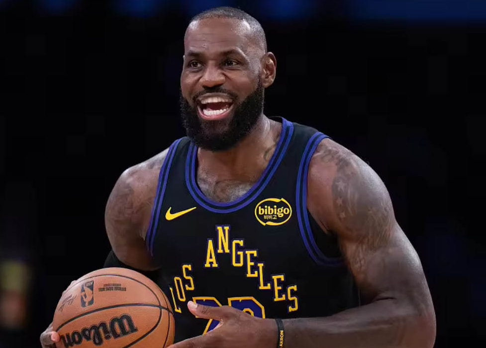 开云下载-詹姆斯留在湖人概率大增！洛杉矶生活安逸，有高尔夫球场！