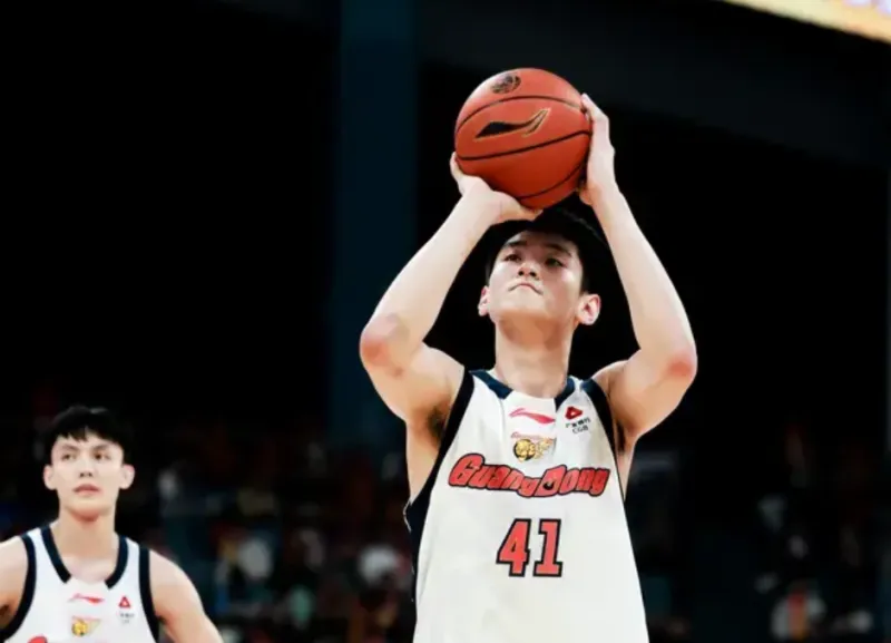 开云线上入口-王洪泽出战14分钟，投篮4中1、罚球6中6得到8分4板2助1盖帽